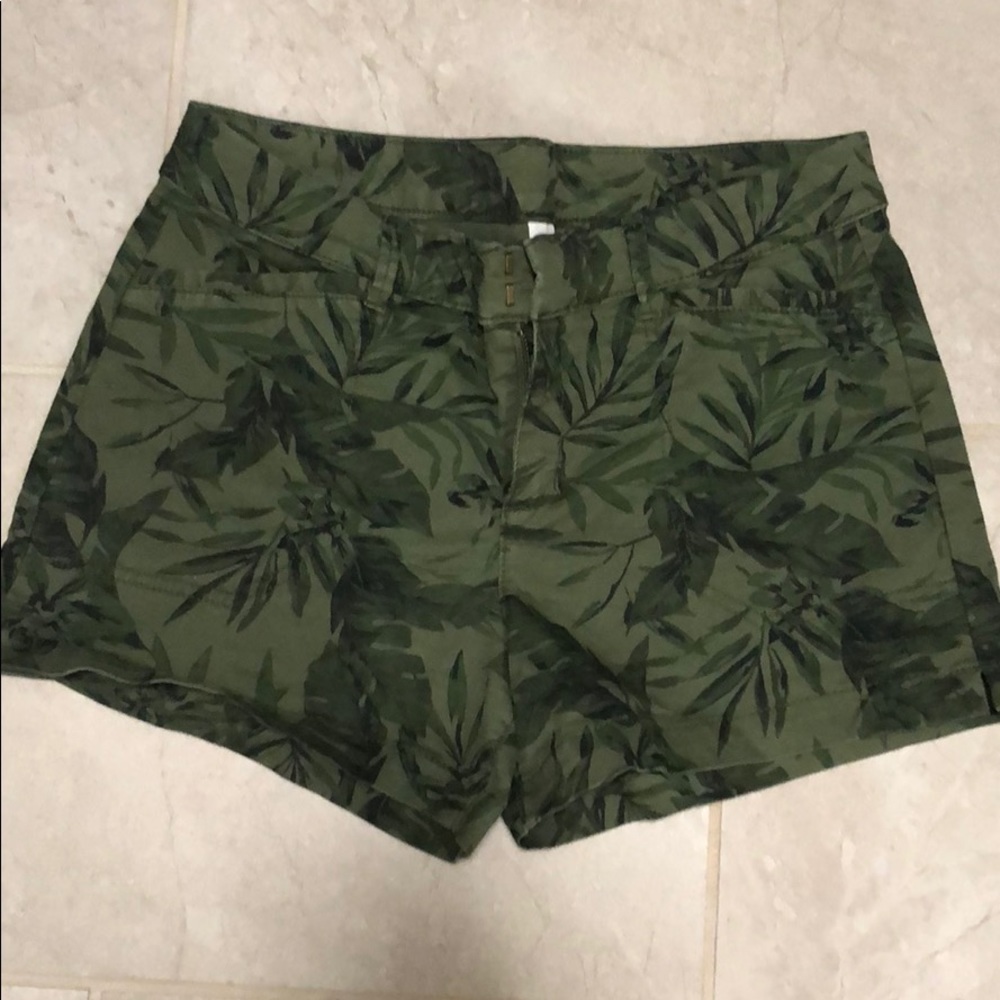 Old Navy}}Shorts